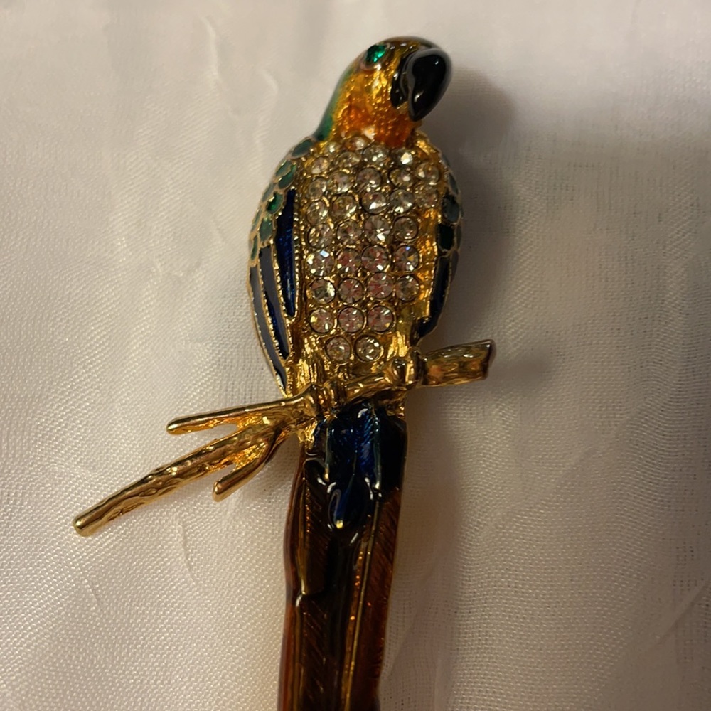 Enameled parrot pin with white rhinestones and green rhinestone for eyes - Picture 2 of 6